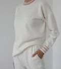 Jumper with colored cuffs and neck milk