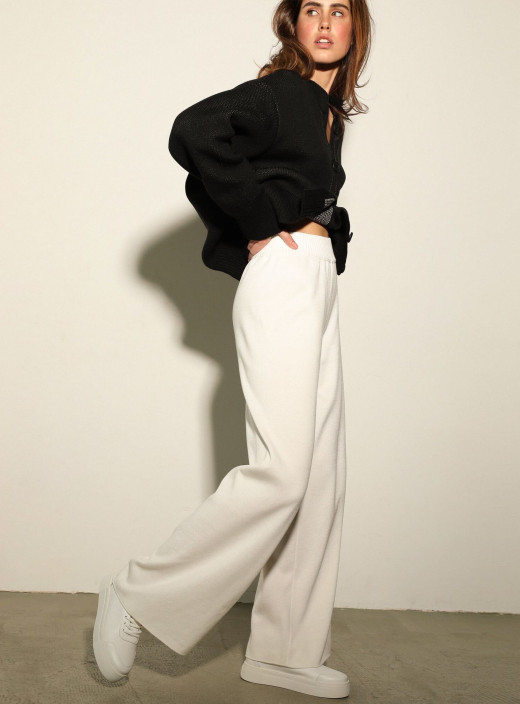 Milk trousers of a loose cut LU