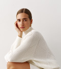 Sweater with a geometric print milk