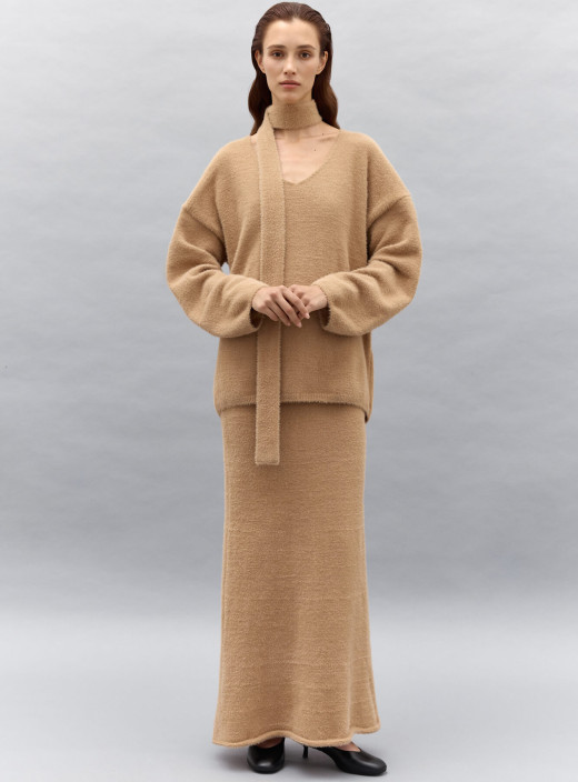 Комплект джемпер оверсайз и юбка макси из пушистой пряжи Синтия карамель