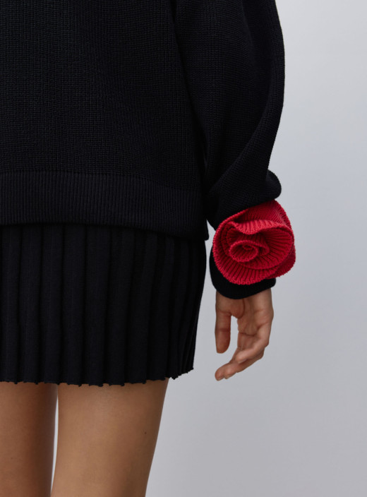 Роза на тонкой тесьме красная