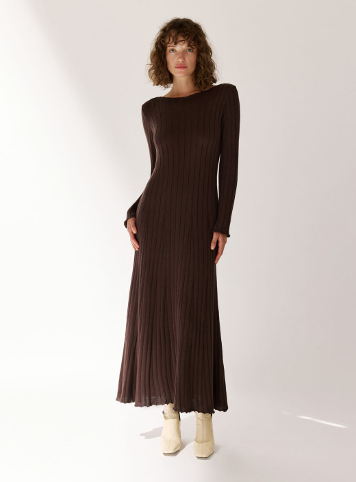 Платье с акцентным вырезом на спине Flow шоколад