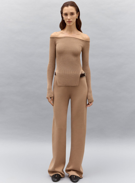 Nude-Longi: костюм с брюками и топом карамель