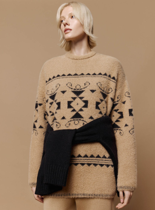 Свитер из пушистой пряжи с орнаментом Symbol Карамель + Черный