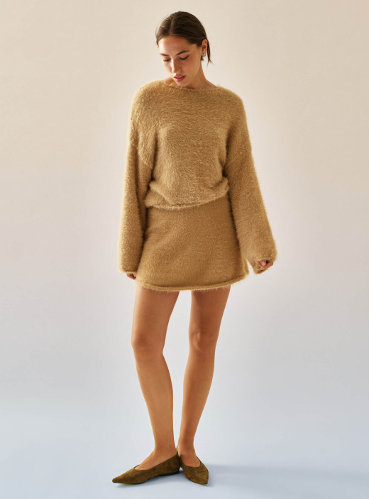 Noel: Set made of fluffy yarn with oversized sweater and mini skirt caramel