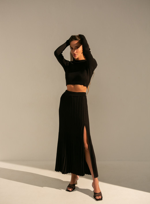 Топ кроп лонгслив черный