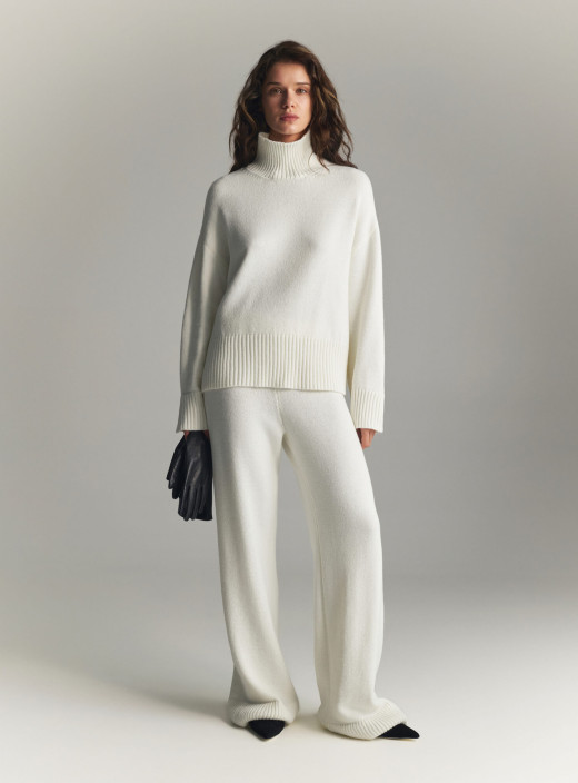 Vivienne-Nidea winter sweater and trousers set in milk