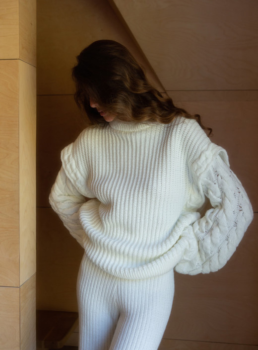 Свитер с плетением косы Kolos молоко