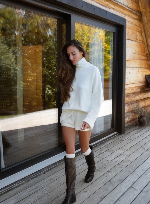 Свитер с высокой горловиной Monte молоко