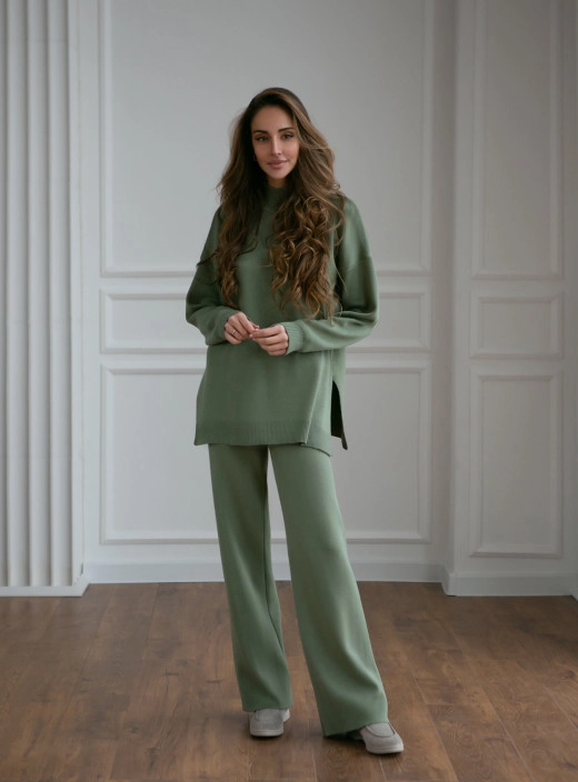Straight cut sweater suit with straight trousers made of thick jersey olive