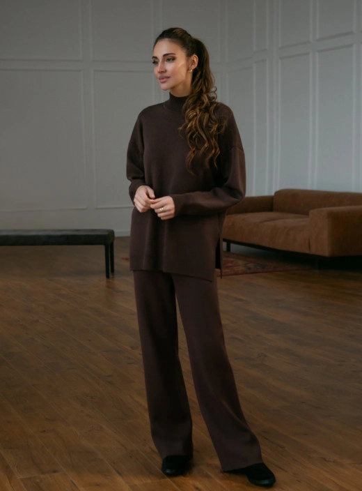 Straight cut sweater suit with straight trousers made of thick jersey chocolate