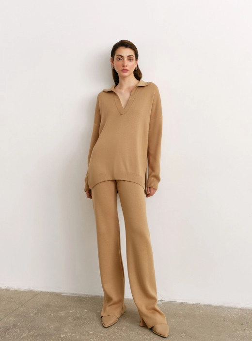 Straight trousers from dense jersey caramel