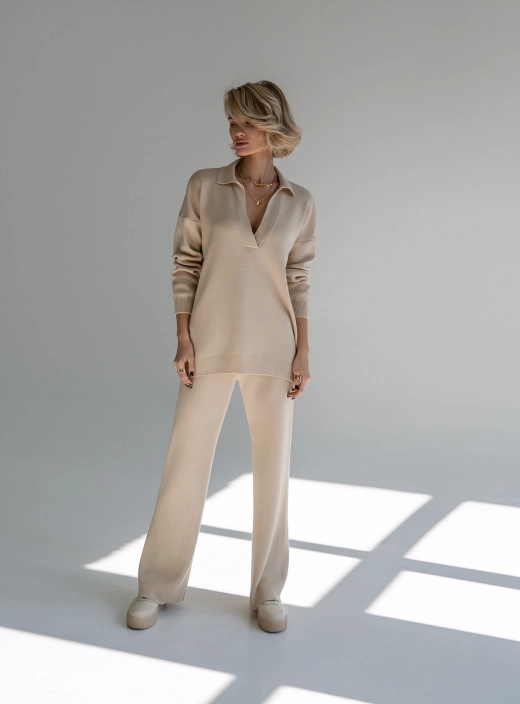 Suit jumper polo free cut with straight trousers from thick jersey cream