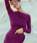 A suit with top an asymmetric neck and a scented skirt plum
