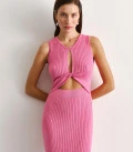 Dress with a twist on the chest sleeveless raspberry