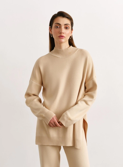 Free-cut sweater with slits cream