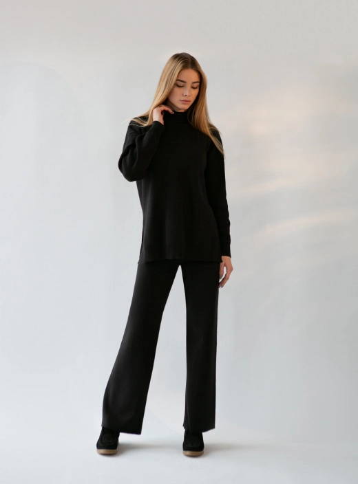 Loose fit sweater with slits black