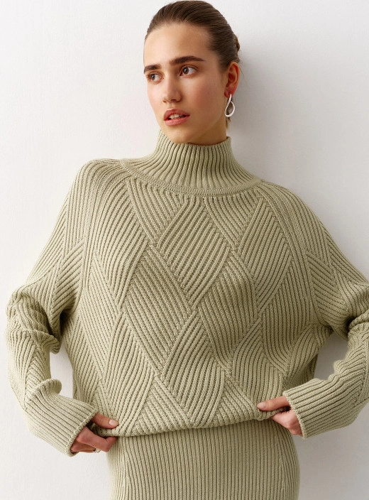 Sweater with a geometric print light olive