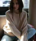 Sweater with a geometric print cream