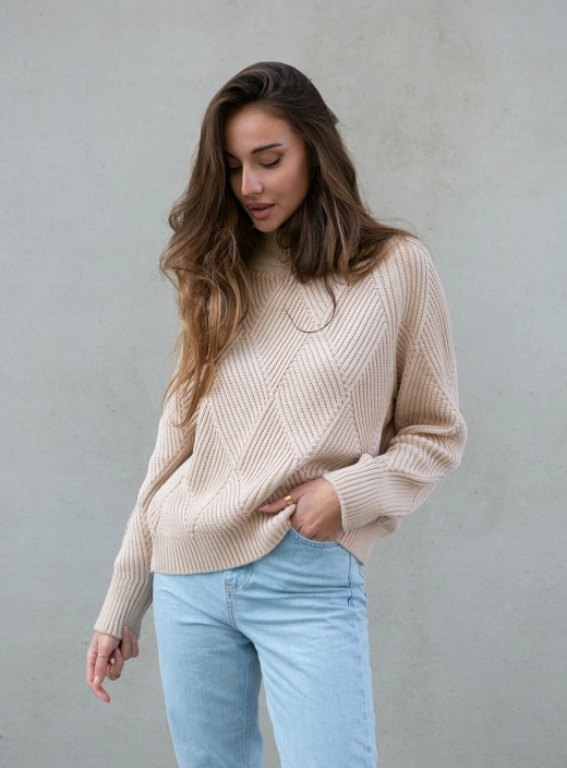 Sweater with a geometric print cream