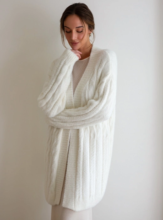 Long cardigan made of fluffy yarn with a textured pattern Ellin milk