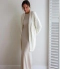 Long cardigan made of fluffy yarn with a textured pattern Ellin milk