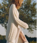 Long cardigan made of fluffy yarn with a textured pattern Ellin milk
