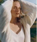 Long cardigan made of fluffy yarn with a textured pattern Ellin milk