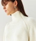 High neck sweater with a zipper Odion milk