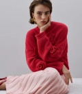 Sweater decorated with voluminous flowers Rose red
