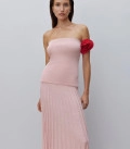 Rose on thin ribbon red