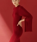 Secret Dress with slits on the sleeves burgundy