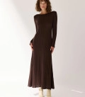 Flow dress with an accent neckline on the back chocolate