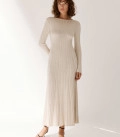 Flow dress with an accent neckline on the back ivory
