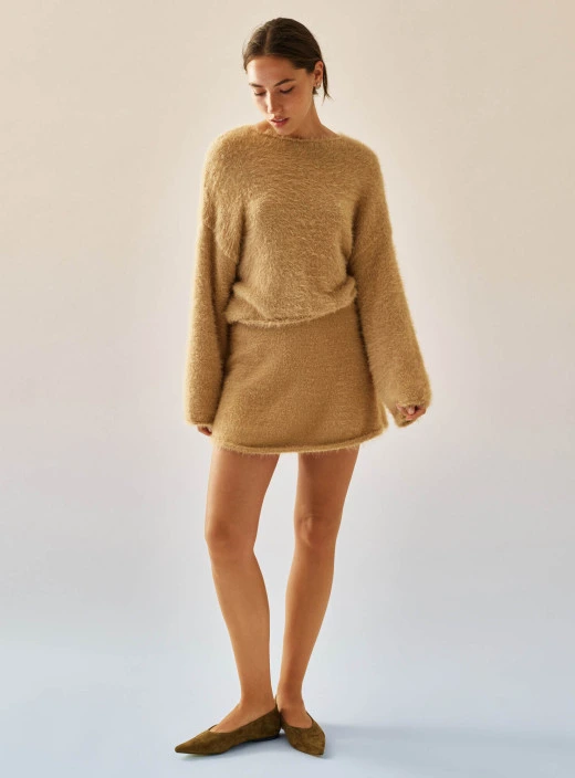 Noel: Set made of fluffy yarn with oversized sweater and mini skirt caramel