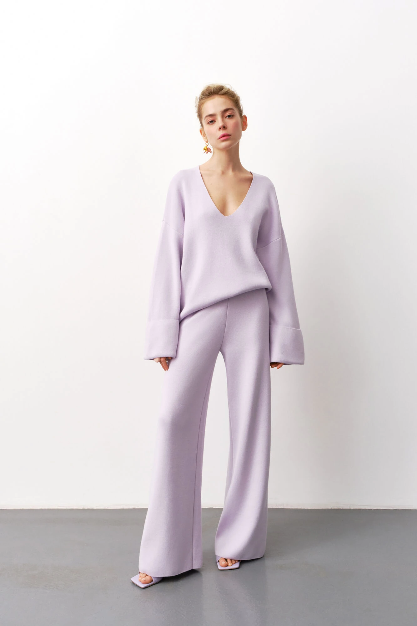 Bright casual oversized suit with a jumper and flared trousers, 25 Union Kazakhstan photo