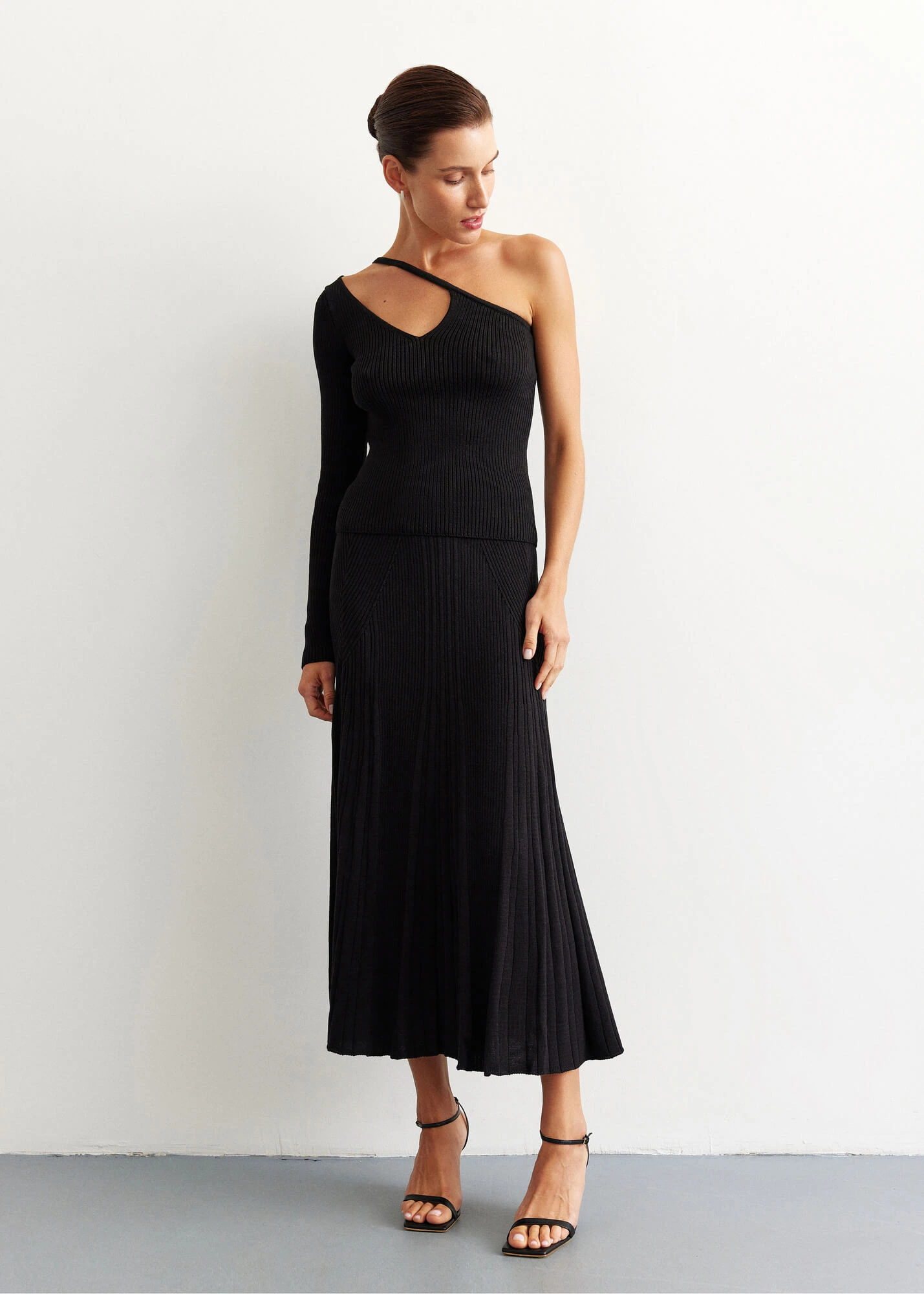 Ariel A-line Midi Skirt in Black by 25 UNION