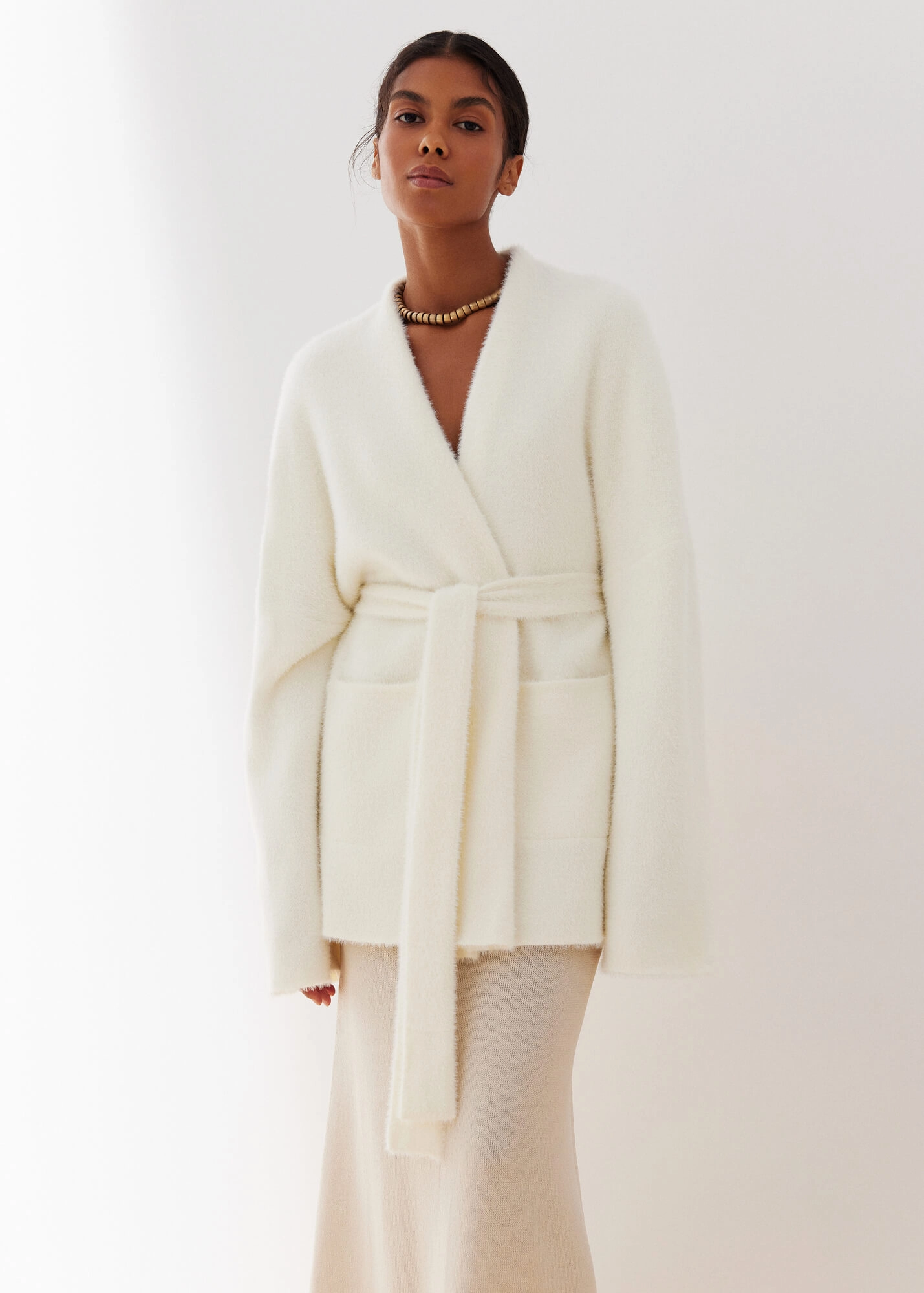 Oversized kimono-style sweater in fluffy yarn 'Amber Milk' by 25 UNION
