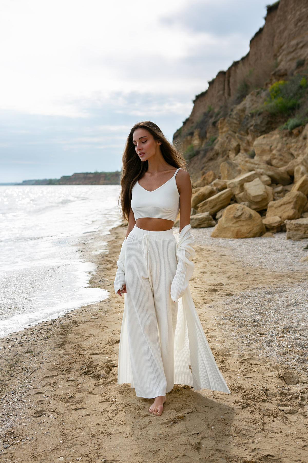 Кроп-топ на бретельках в молочном цвете от 25 Union